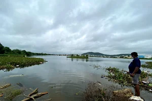 Old Perungalathur Lake image