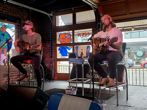 Live Music Bar «Tin Roof», reviews and photos, 3921 Shelbyville Rd, Louisville, KY 40207, USA