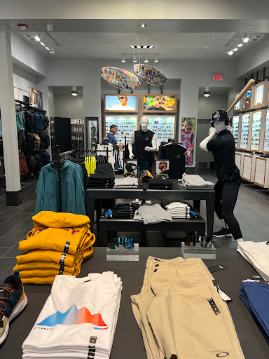 Sunglasses Store «Oakley Store», reviews and photos, 654 Spectrum Center Dr, Irvine, CA 92618, USA