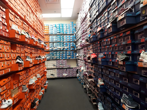 Shopping Mall «Orlando Vineland Premium Outlets», reviews and photos, 8200 Vineland Ave, Orlando, FL 32821, USA