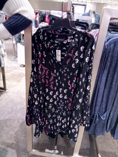 Shopping Mall «Powell Street Plaza Shopping Center», reviews and photos, 5795 Christie Ave, Emeryville, CA 94608, USA