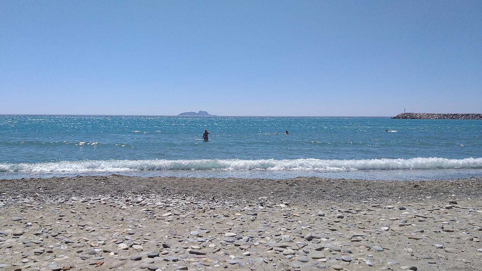 Fotografija Red Tower beach in naselje