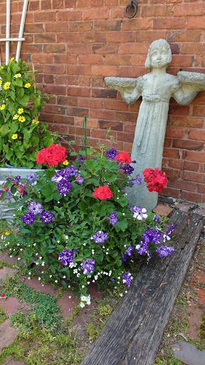 Florist «Colonial Floral & Gifts», reviews and photos, 123 S Main St, Waynesville, NC 28786, USA