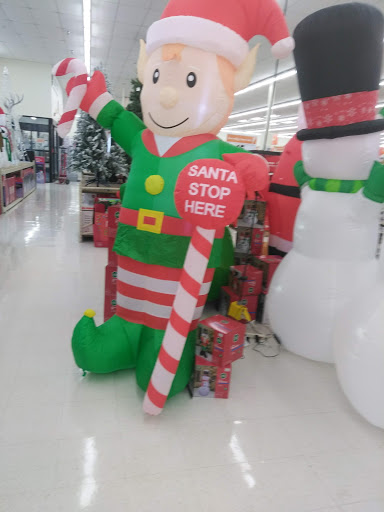 Shopping Mall «Shops at Seneca Mall», reviews and photos, 8015 Oswego Rd, Liverpool, NY 13090, USA