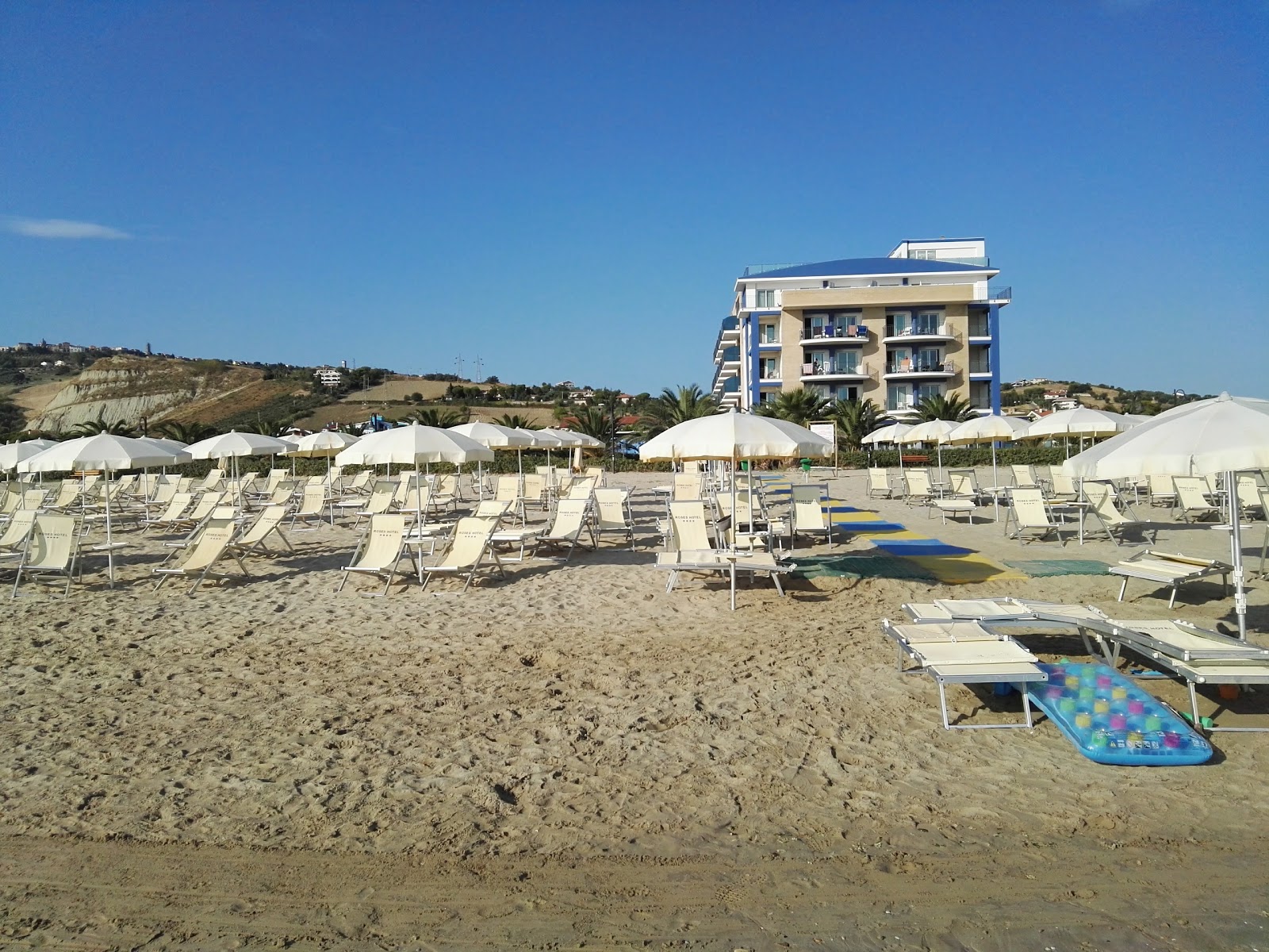 Valokuva Spiaggia di Roseto Degli Abruzziista. - suosittu paikka rentoutumisen tuntijoille