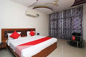 OYO Hotel Dhingra Palace image