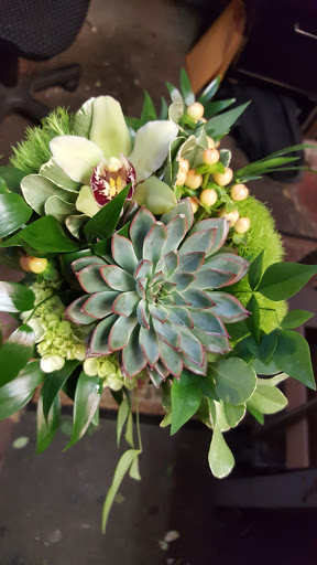 Florist «Sidelines Custom Floral Designs, Inc», reviews and photos, 511 E 135th St, Kansas City, MO 64145, USA