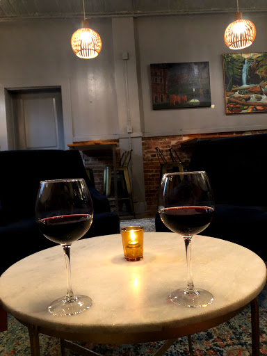 Wine Bar «The Carriage Wine and Market», reviews and photos, 121 E Mobile St, Florence, AL 35630, USA