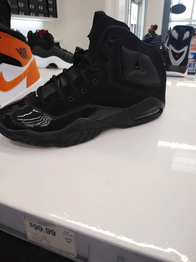 Shoe Store «WSS», reviews and photos, 1638 E Fremont St, Stockton, CA 95205, USA