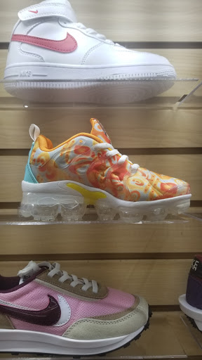 Discount Store «Greenbriar Discount Mall», reviews and photos, 2975 Headland Dr SW, Atlanta, GA 30311, USA