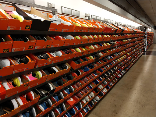 Clothing Store «Nike Factory Store», reviews and photos, 603 Stanley K Tanger Dr, Lancaster, PA 17602, USA