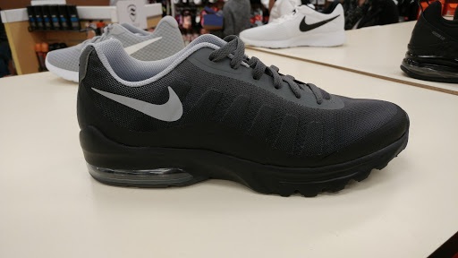 Shoe Store «Famous Footwear», reviews and photos, 7099 Plaza Center Dr, West Jordan, UT 84084, USA