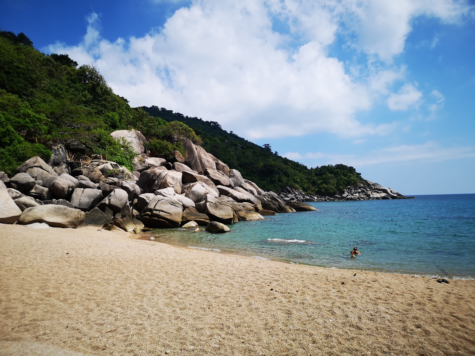 Foto von Ao Hin Wong Beach mit beiger sand Oberfläche