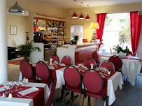 Atmosphère du Restaurant Aux Rives de l'Yonne à Laroche-Saint-Cydroine - n°7