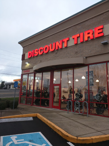 Tire Shop «Discount Tire Store - Tigard, OR», reviews and photos, 11462 SW Pacific Hwy, Tigard, OR 97223, USA