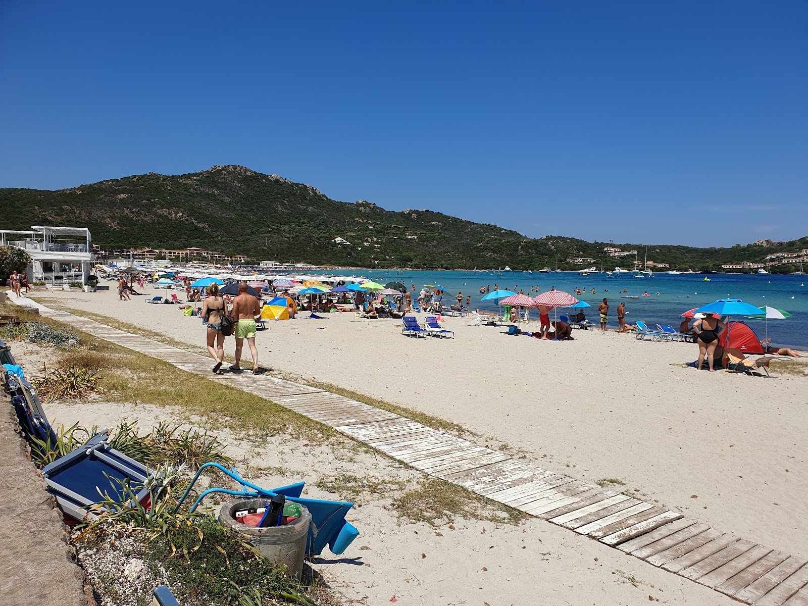 Foto di Spiaggia di Marinella e l'insediamento