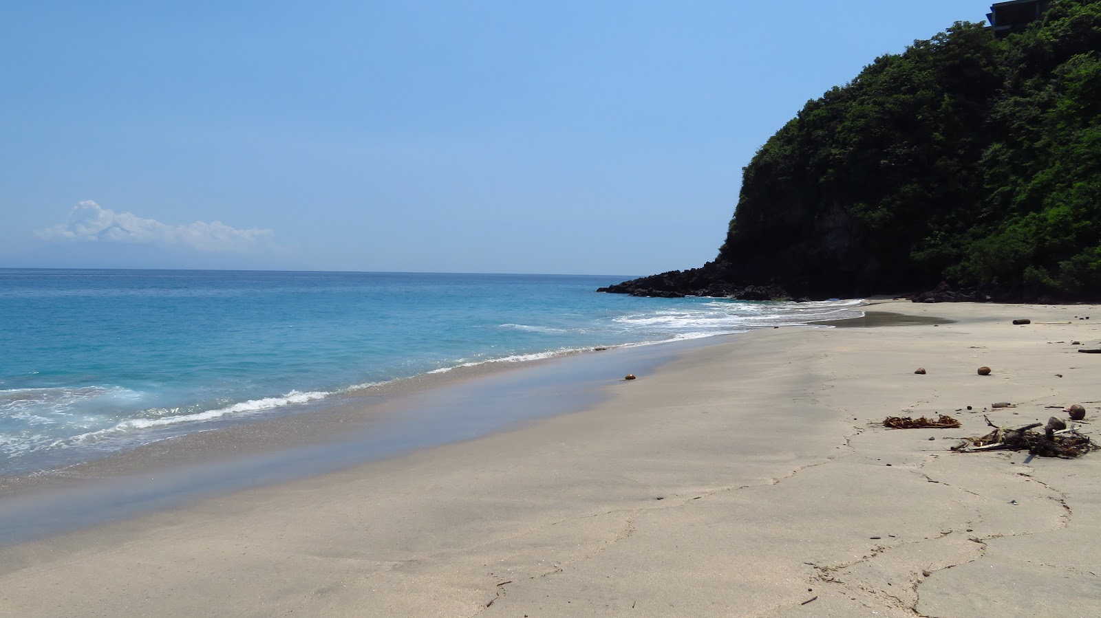 Foto di Ludmila Beach con una superficie del acqua cristallina