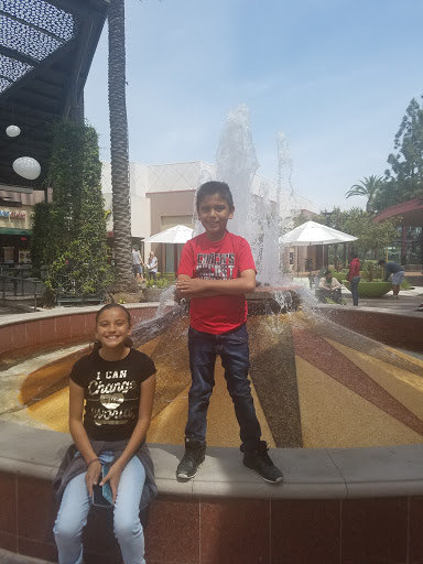 Movie Theater «Edwards Cerritos 10», reviews and photos, 12761 Towne Center Dr, Cerritos, CA 90703, USA