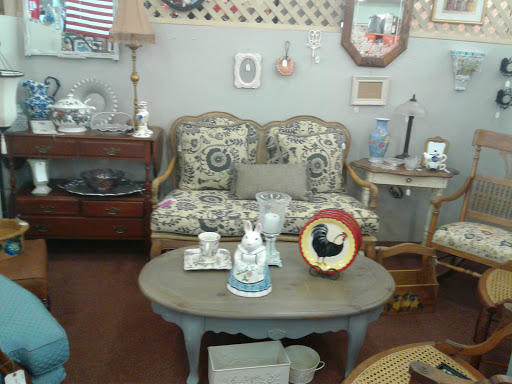 Antique Store «Merchant Square», reviews and photos, 1509 N Arizona Ave, Chandler, AZ 85225, USA