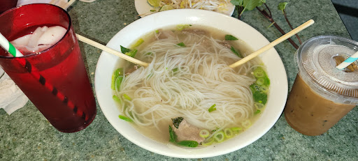 Shopping Mall «Shady Grove Shopping Center», reviews and photos, 15930 Shady Grove Rd, Gaithersburg, MD 20877, USA