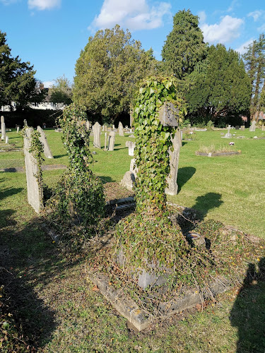 Reviews of Royal Wootton Bassett Cemetery in Swindon - Other