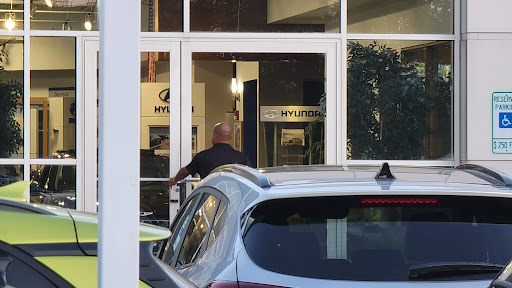 Hyundai Dealer «Gregory Hyundai», reviews and photos, 490 Skokie Valley Rd, Highland Park, IL 60035, USA