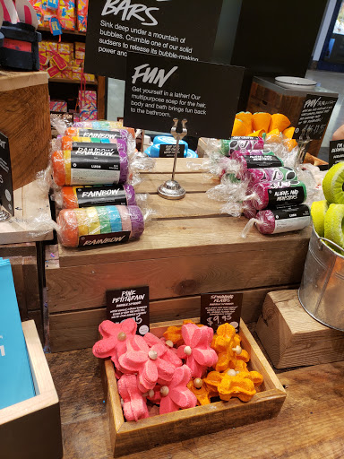 Cosmetics Store «Lush Cosmetics», reviews and photos, 1151 Galleria Blvd, Roseville, CA 95678, USA