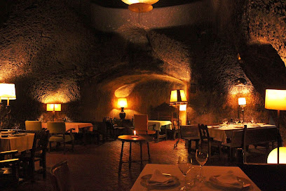 Restaurante Cueva del Tunel - C. de Manuel Cadenas, s/n, 24230 Valdevimbre, León, Spain