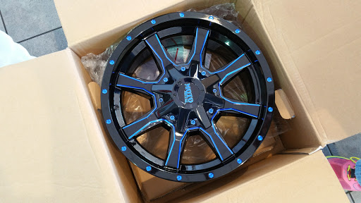 Tire Shop «Discount Tire Store - Mesa, AZ», reviews and photos, 2030 S Country Club Dr, Mesa, AZ 85210, USA