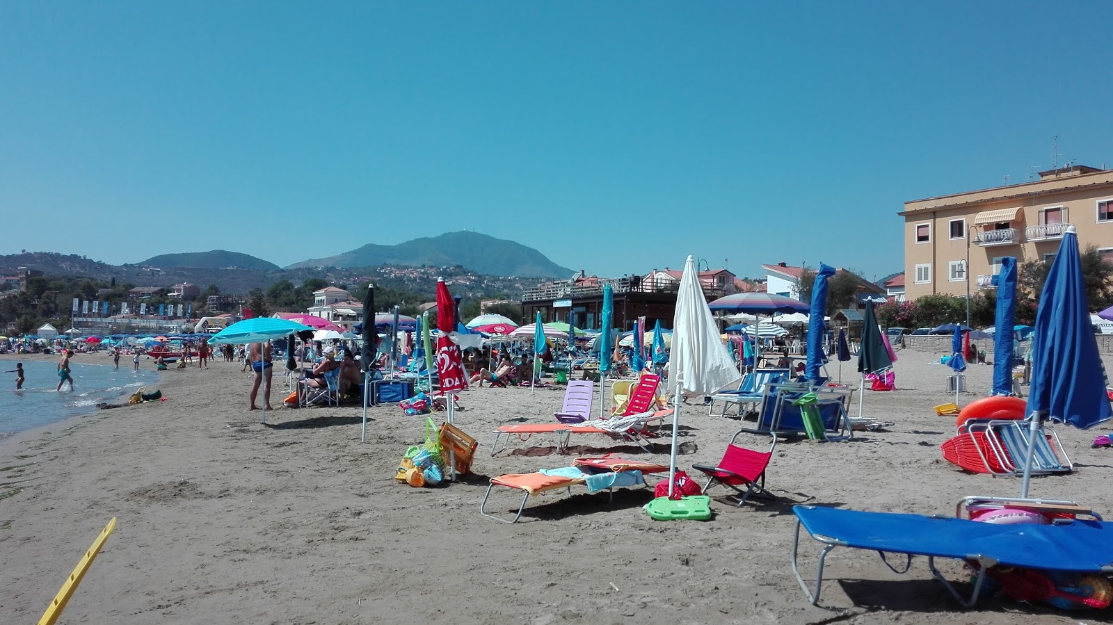 Fotografija Marina di Casal Velino Beach priljubljeno mesto med poznavalci sprostitve