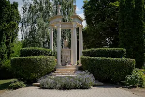 Csónakos fejfás református temető image