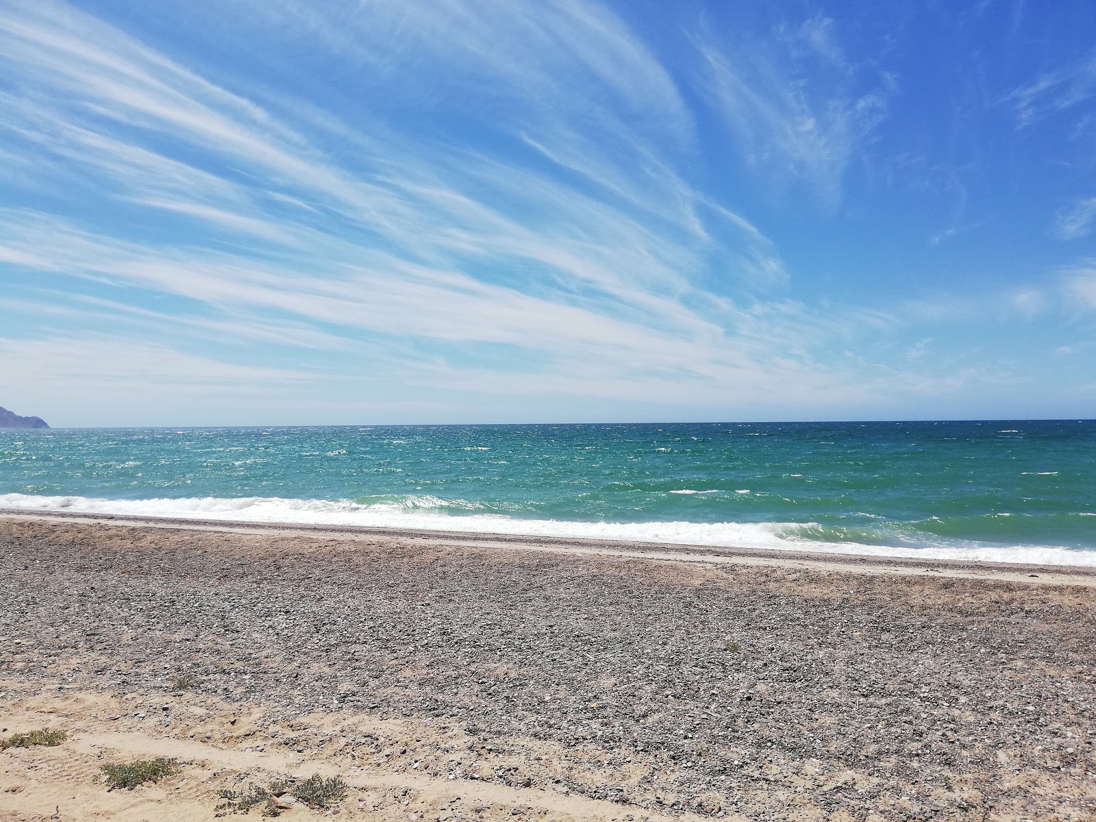 Fotografie cu Playa Puerto Libertad cu o suprafață de apă pură albastră