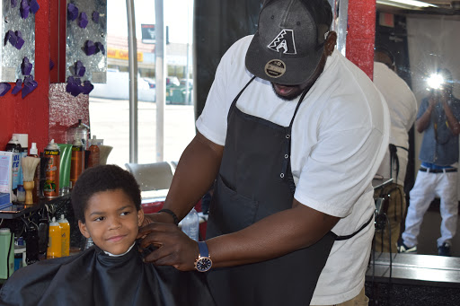 Barber Shop «Exclusive Barber Shop & Salon», reviews and photos, 1405 W Indian School Rd, Phoenix, AZ 85013, USA