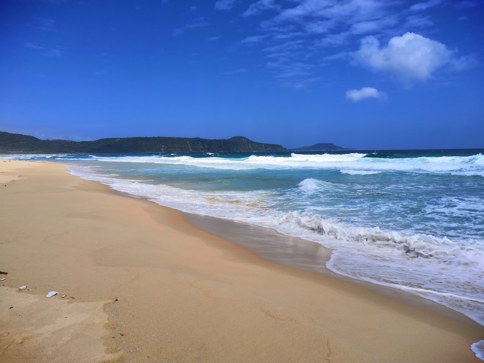 Phu Thuong Beach的照片 带有碧绿色纯水表面