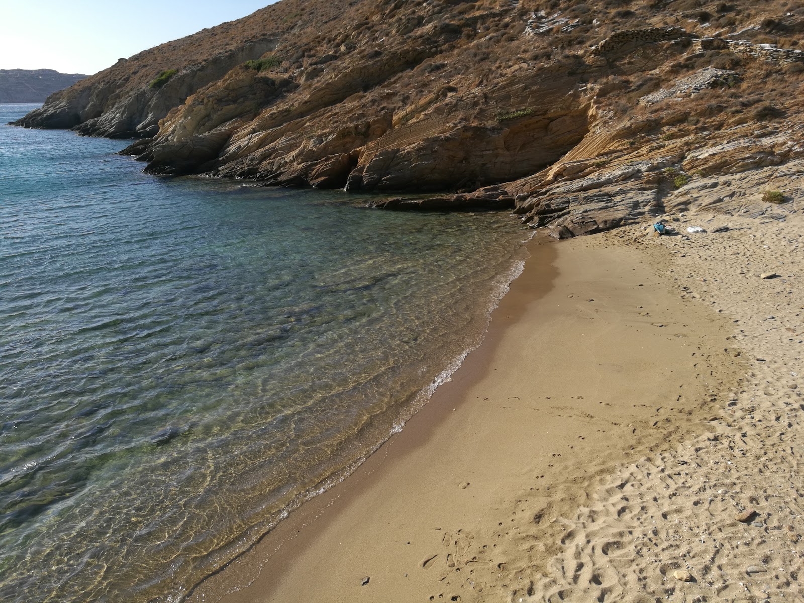 Foto de Valmas beach con muy limpia nivel de limpieza