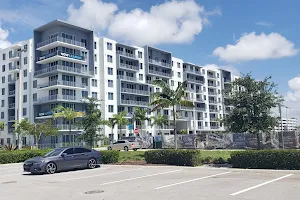 Avery Dania Pointe image