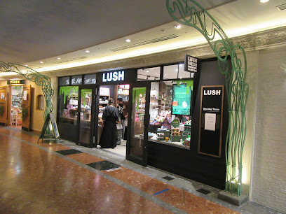 LUSH ｲｸｽﾋﾟｱﾘ舞浜店