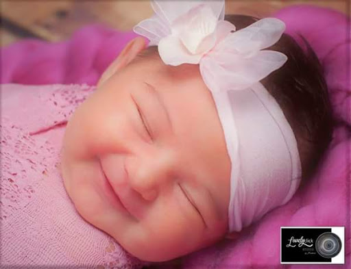 Lovelyclick Studio - Newborn & Portrait Photography