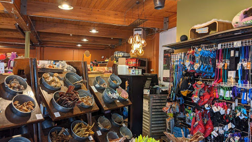 Pet Supply Store «Petapoluza Pet Supply & Grooming», reviews and photos, 114 N 36th St, Seattle, WA 98103, USA