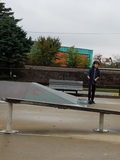 Park «Hinkley Park», reviews and photos, 25 Busse Hwy, Park Ridge, IL 60068, USA