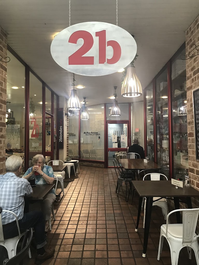 2 Blondes Cafe 2777