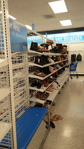 Clothing Store «Ross Dress for Less», reviews and photos, 177 Levittown Pkwy, Levittown, PA 19055, USA
