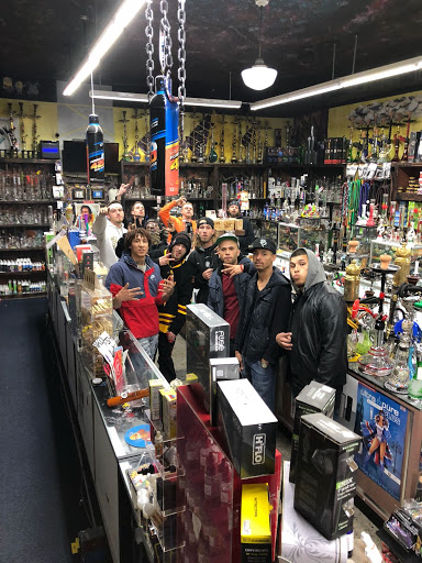 Vaporizer Store «Main Smoke Shop KC | Vape Shop», reviews and photos, 3429 Main St, Kansas City, MO 64111, USA