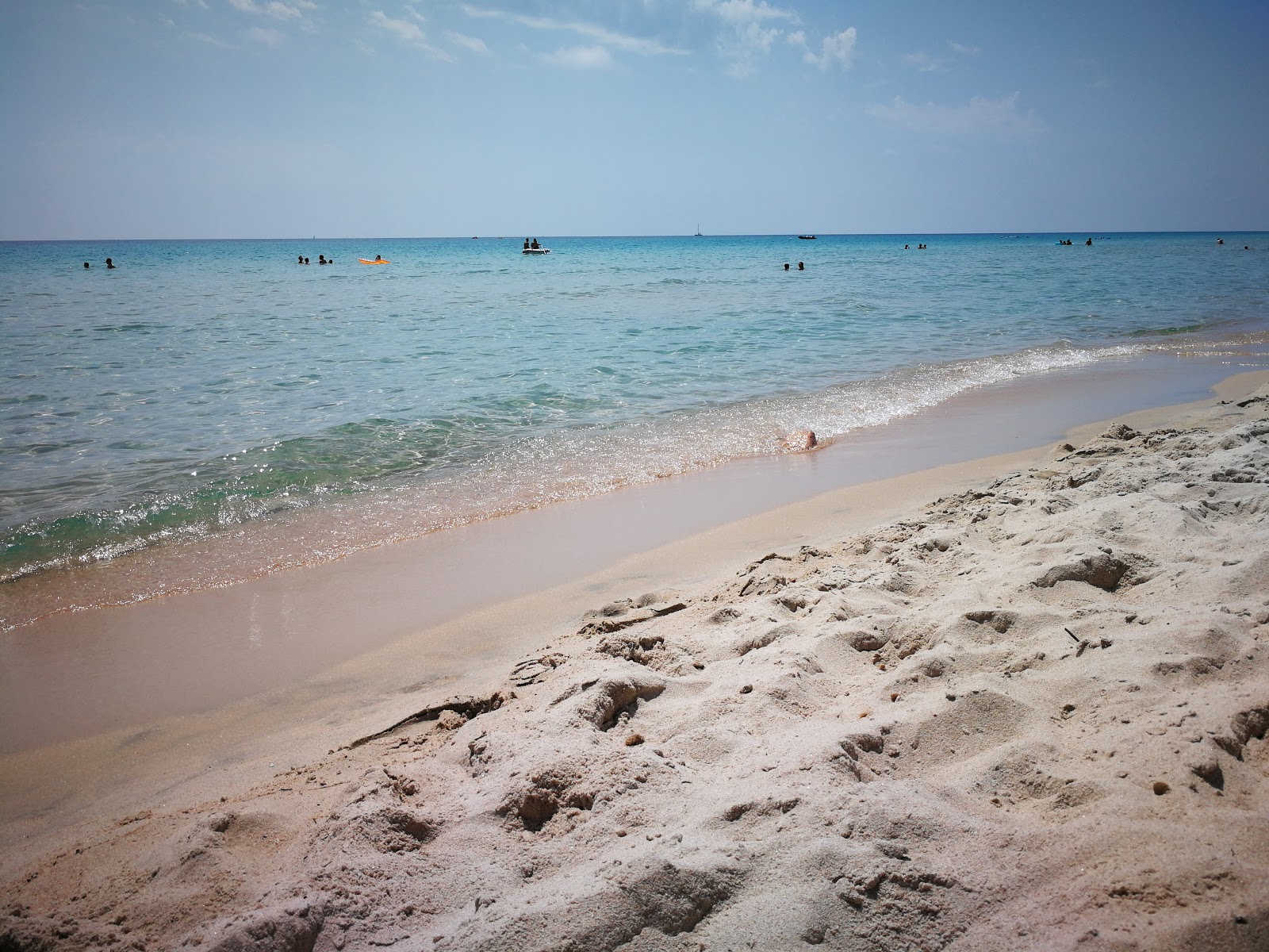 Foto di Spiaggia Santa Margherita di Pula con dritto e lungo