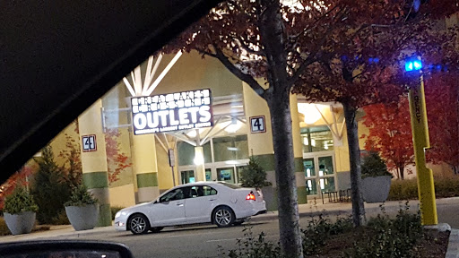 Shopping Mall «Great Lakes Crossing Outlets», reviews and photos, 4000 Baldwin Rd, Auburn Hills, MI 48326, USA