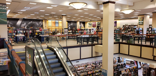 Book Store «Barnes & Noble», reviews and photos, 47 E Chicago Ave, Naperville, IL 60540, USA