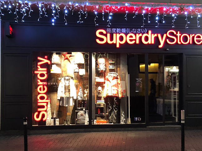 Superdry - Bekleidungsgeschäft