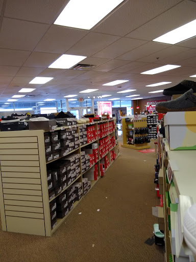 Shoe Store «Famous Footwear», reviews and photos, 250 N Plainfield Rd, West Lebanon, NH 03784, USA