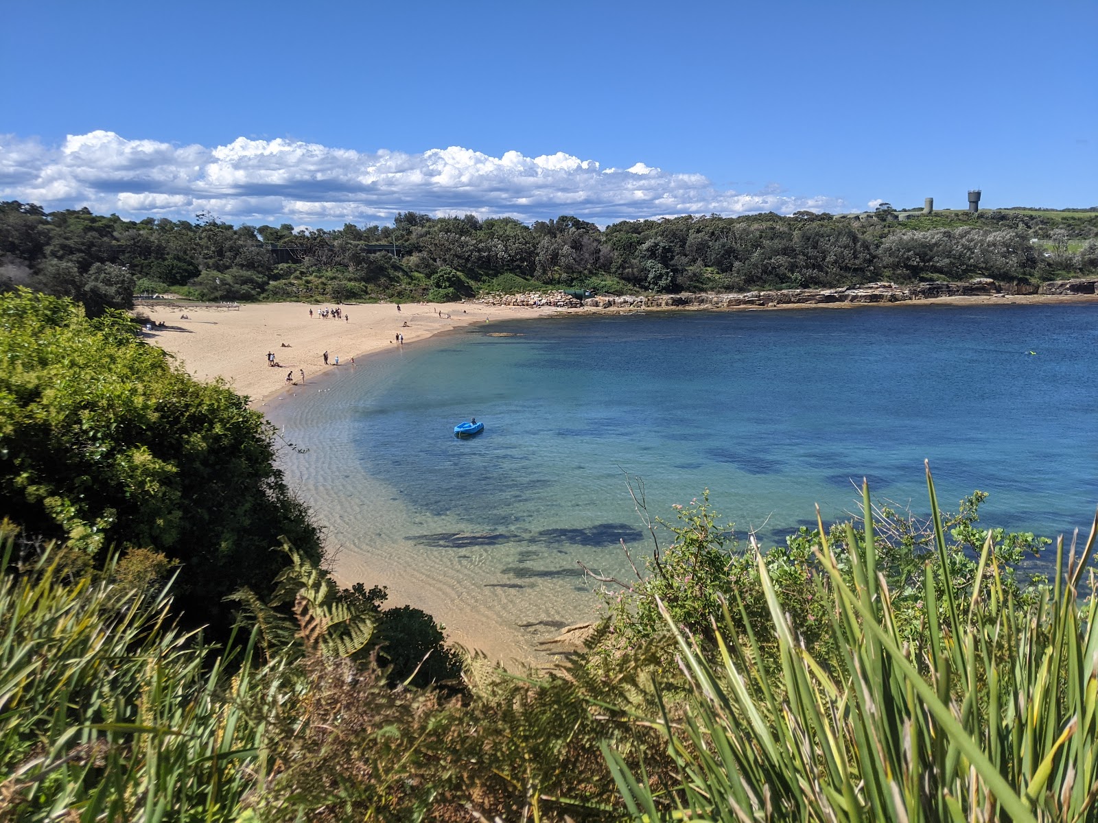 Malabar Beach'in fotoğrafı dağlarla çevrili