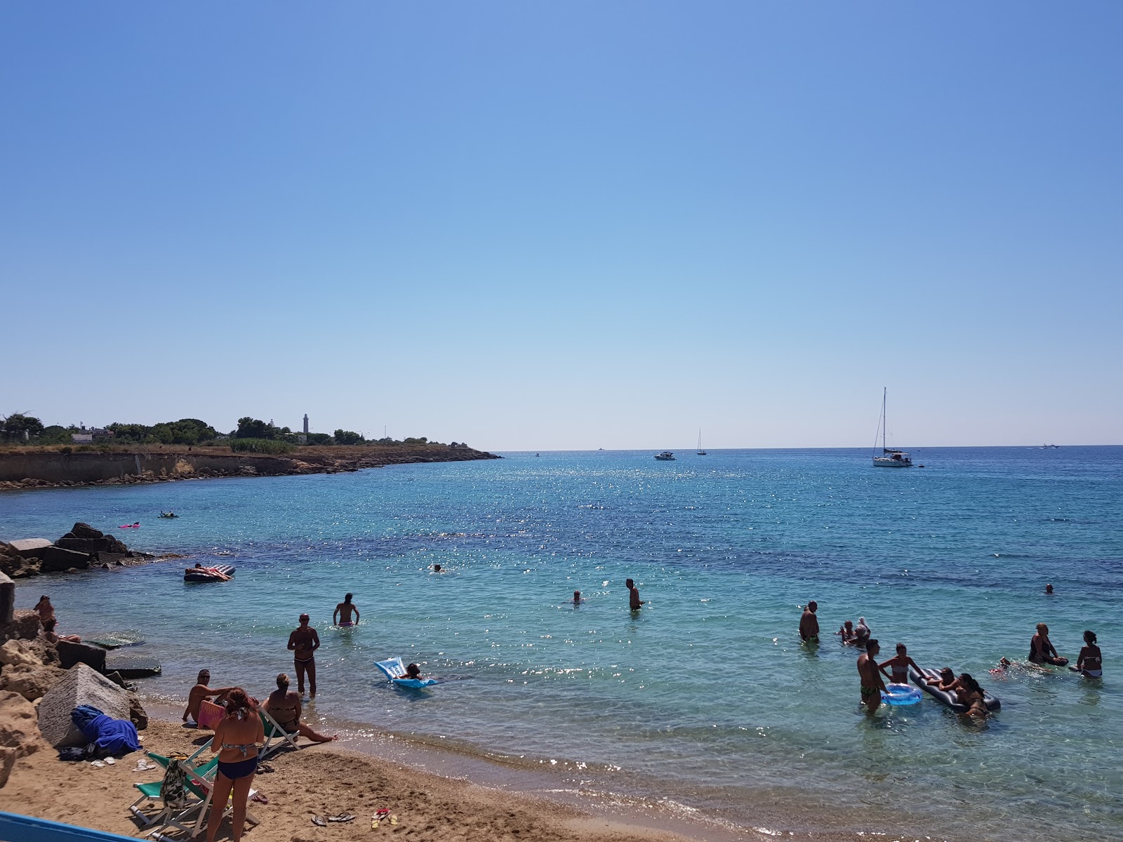 Spiaggia Sottufficiali'in fotoğrafı kahverengi kum yüzey ile